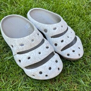 KEEN Yogui Arts Clog Unisex US M8-W10 White Hawaii Flowers Slip On Comfort Shoes